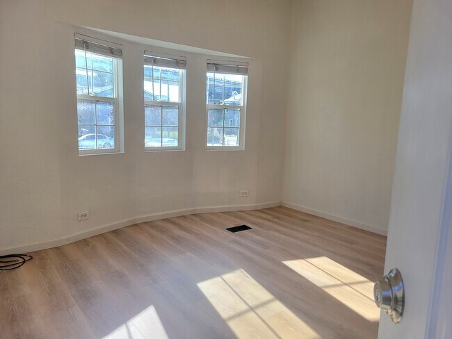 3311 Martin Luther King Jr Way in Oakland, CA - Building Photo - Building Photo