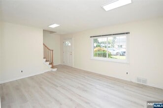 33-04-IX Halsey Rd in Fair Lawn, NJ - Building Photo - Building Photo