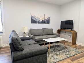 413 Jefferson St in Pella, IA - Building Photo - Building Photo