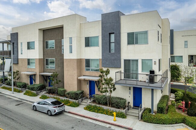 Montebello Collection Apartments in Montebello, CA - Foto de edificio - Building Photo