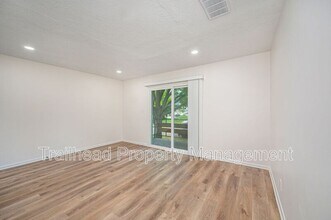 6621 W 94th Terrace in Overland Park, KS - Foto de edificio - Building Photo