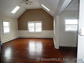 21 Treadway Ave in Norwich, CT - Foto de edificio - Building Photo