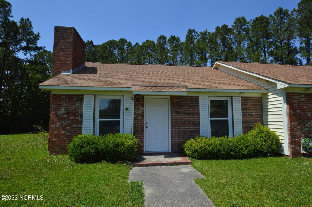 137 Windsor Ct Photo