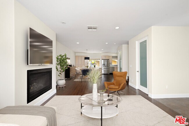 1741 S Barrington Ave in Los Angeles, CA - Building Photo - Building Photo