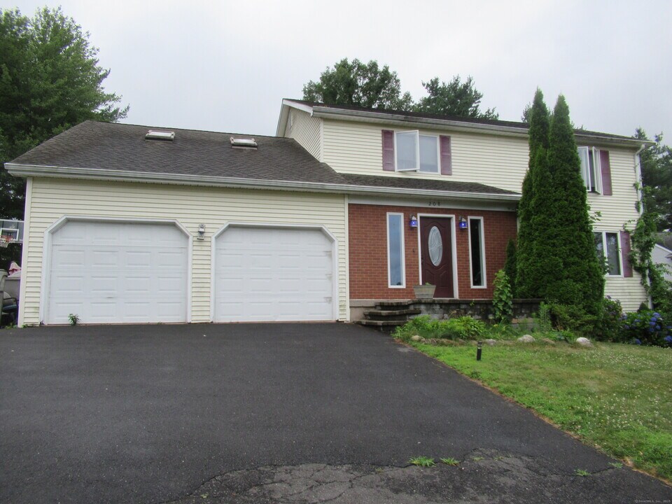 208 Dino Rd in Bristol, CT - Building Photo