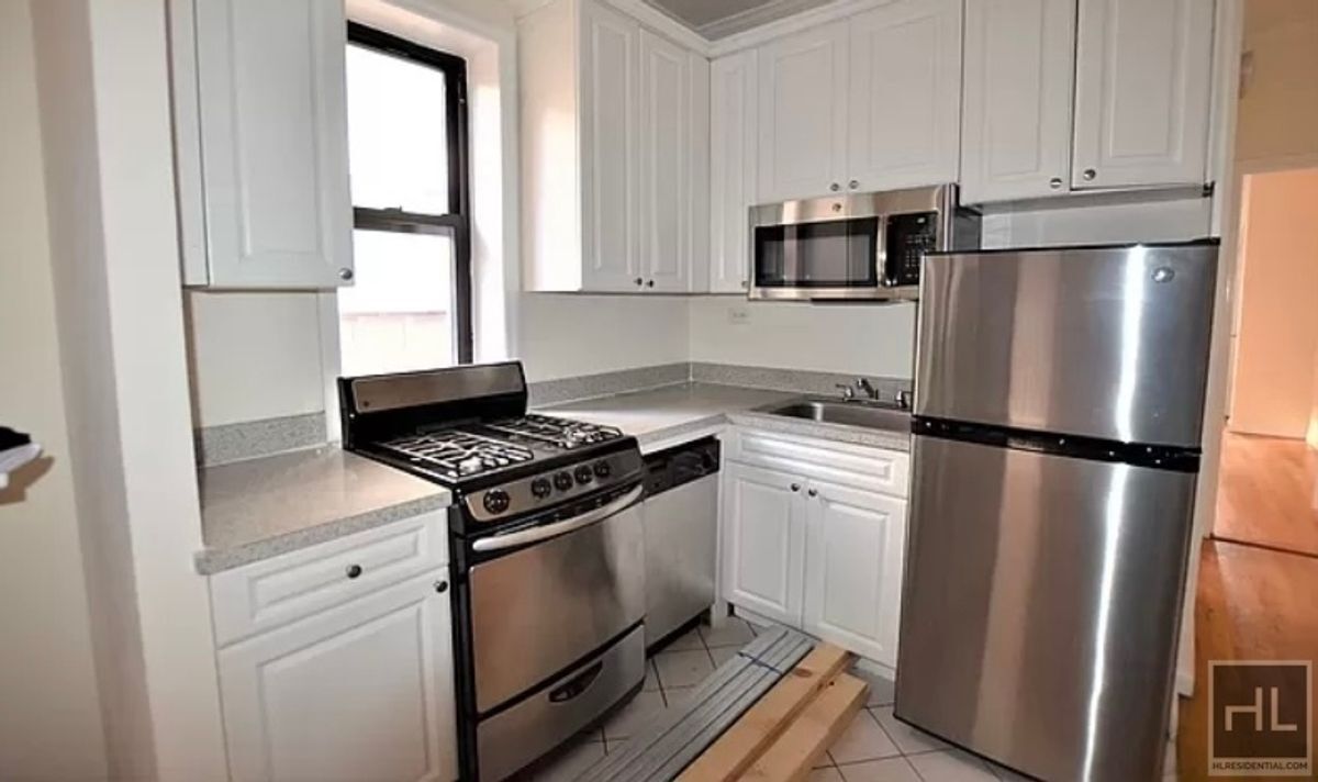 EAST 38 STREET in New York, NY - Building Photo