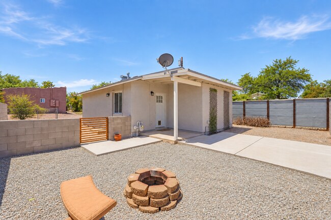 property at 1226 E Elm St