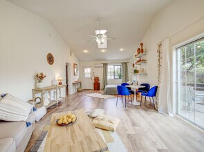 6308 W Port Royale Ln in Glendale, AZ - Building Photo - Building Photo