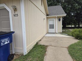 505 Eldridge St in Lawrence, KS - Building Photo