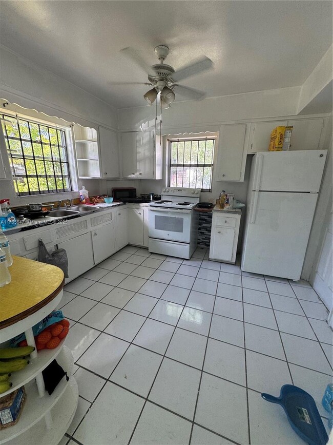 1720 NE 148th St, Unit 2 in Miami, FL - Foto de edificio - Building Photo