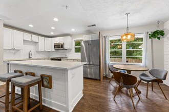 551 Lyle Dr SE in Marietta, GA - Building Photo - Building Photo