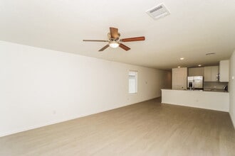 544 Roquefort St in New Braunfels, TX - Foto de edificio - Building Photo