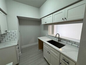 9803 Club Creek Dr in Houston, TX - Building Photo - Building Photo