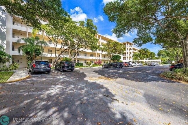 3970 Oaks Clubhouse Dr in Pompano Beach, FL - Building Photo - Building Photo