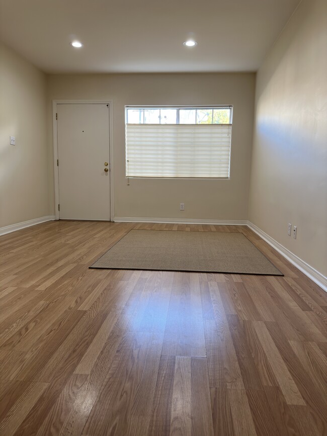 2144 S Redondo Blvd, Unit 2144