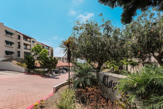 property at 2522 Clairemont Dr