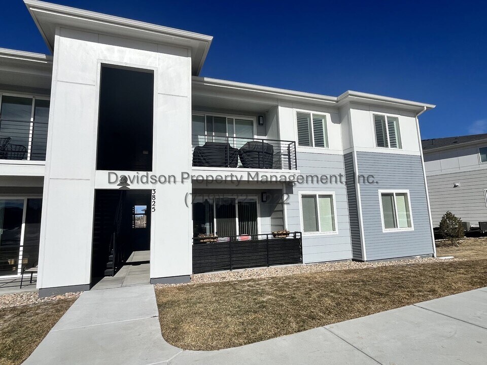 3825 Presidio Point in Colorado Springs, CO - Foto de edificio