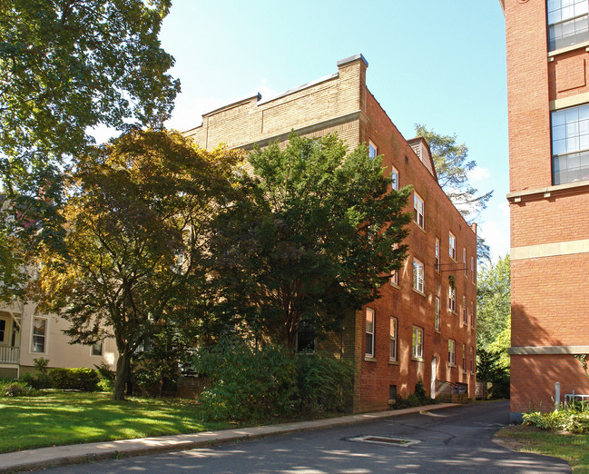 549 Prospect Ave in West Hartford, CT - Building Photo - Building Photo