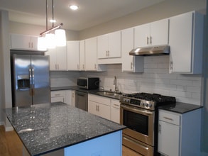 2180 State Hwy 13, Unit 212 in Mendota Heights, MN - Foto de edificio - Building Photo