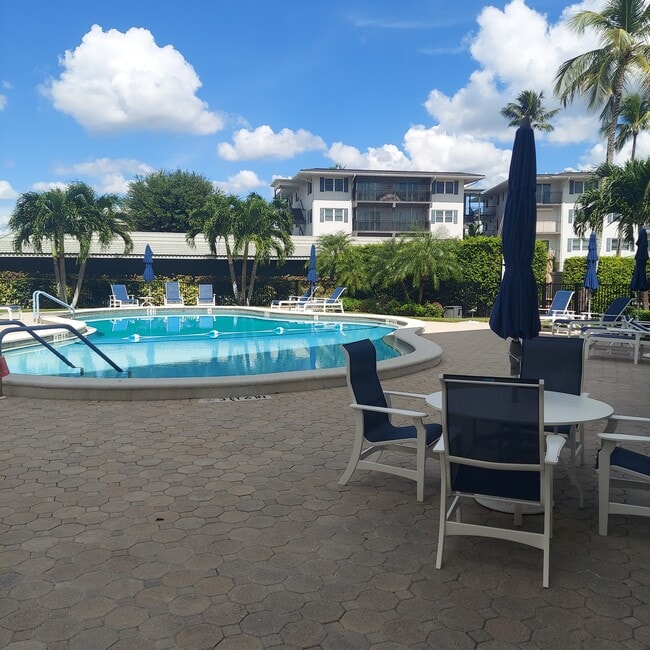 property at 3410 Gulf Shore Blvd N