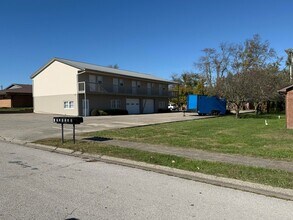 419 Gibson Ln in Richmond, KY - Foto de edificio - Building Photo