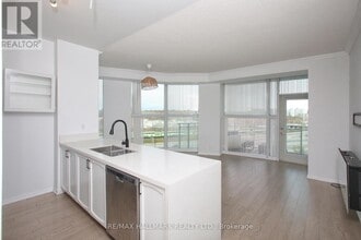 2067 Lake Shore Blvd W in Toronto, ON - Building Photo - Building Photo