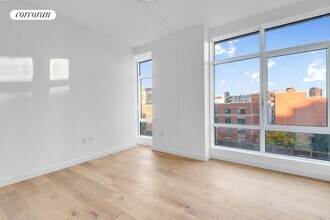 1516 Park Ave in New York, NY - Building Photo - Building Photo