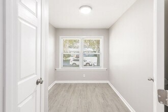 215 Midlothian Rd in St. Louis, MO - Building Photo - Building Photo