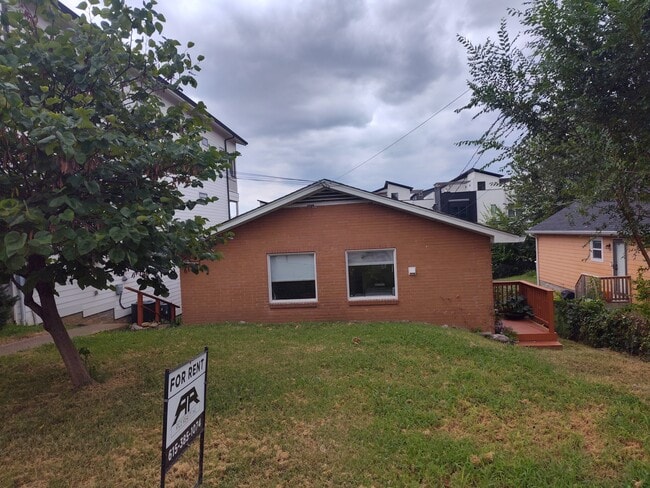 1017 Wade Ave, Unit B
