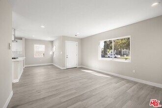 121 W Elm Ave in Fullerton, CA - Building Photo - Building Photo