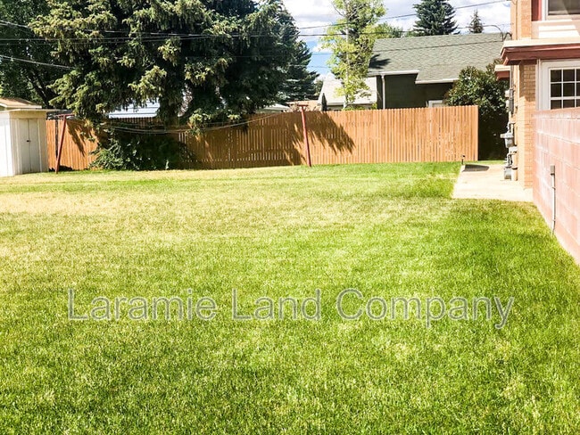 2215 E Spring Creek Dr in Laramie, WY - Building Photo - Building Photo