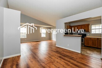 2013 Monarch Dr in Middletown, OH - Building Photo - Building Photo