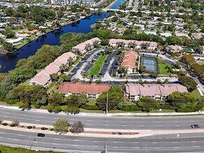 815 Boynton Beach Blvd in Boynton Beach, FL - Foto de edificio - Building Photo