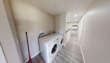 5354-5356 E Falls View Dr in San Diego, CA - Building Photo - Building Photo