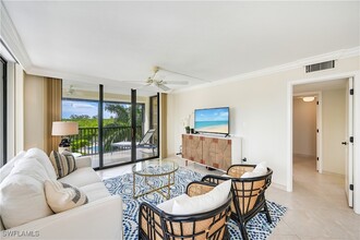 17 Bluebill Ave in Naples, FL - Foto de edificio - Building Photo