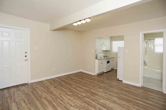 Lancaster Twins Apartments in Dallas, TX - Building Photo - Interior Photo