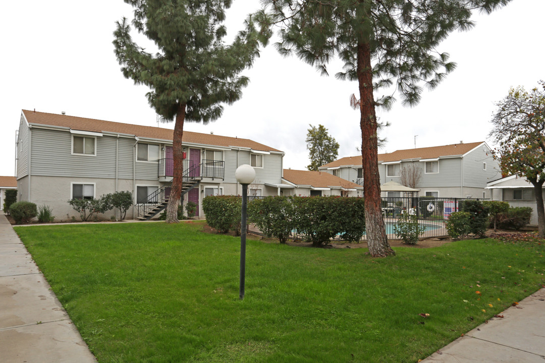 Heather Court Apartments in Clovis, CA - Building Photo