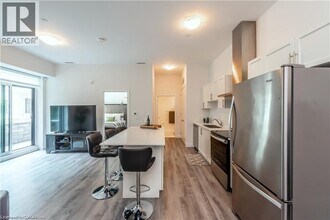 1 Redfern Ave in Hamilton, ON - Building Photo - Building Photo