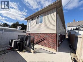 658 Caron Ave in Windsor, ON - Building Photo - Building Photo