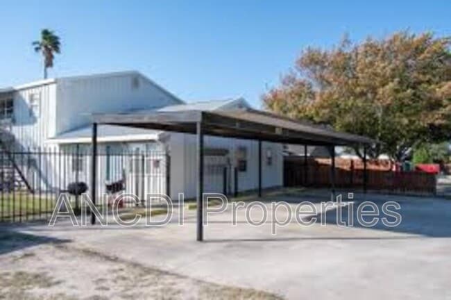 802 E 14th St in Del Rio, TX - Building Photo - Building Photo