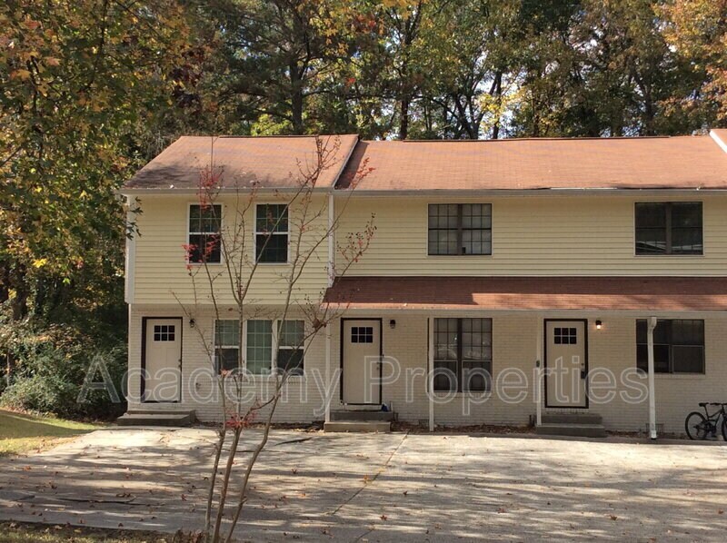 130 Meadowbrook Ct in Fayetteville, GA - Foto de edificio