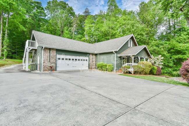 327 Jess Hunt Rd in Cleveland, GA - Building Photo - Building Photo