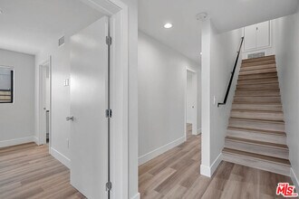 14804 1/2 Vanowen St in Los Angeles, CA - Building Photo - Building Photo