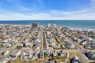 34 Riverdale Ave in Monmouth Beach, NJ - Building Photo