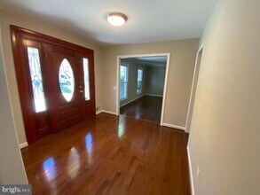 3707 Moss Brooke Ct in Fairfax, VA - Building Photo - Building Photo