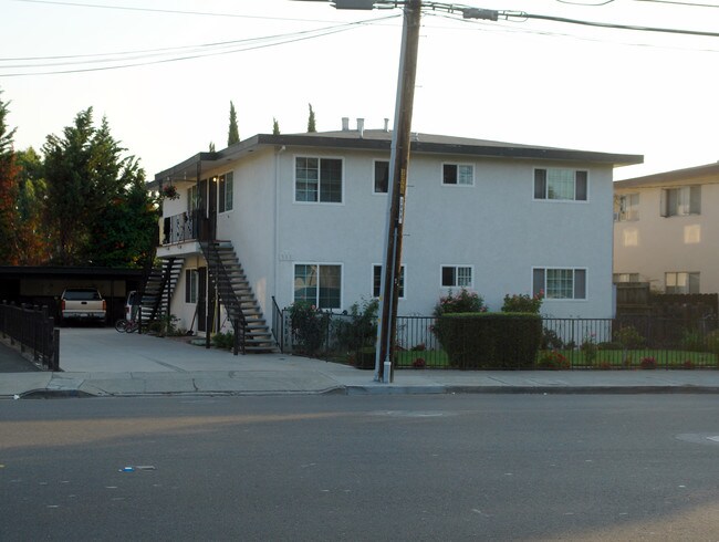 311 E Maude Ave in Sunnyvale, CA - Foto de edificio - Building Photo