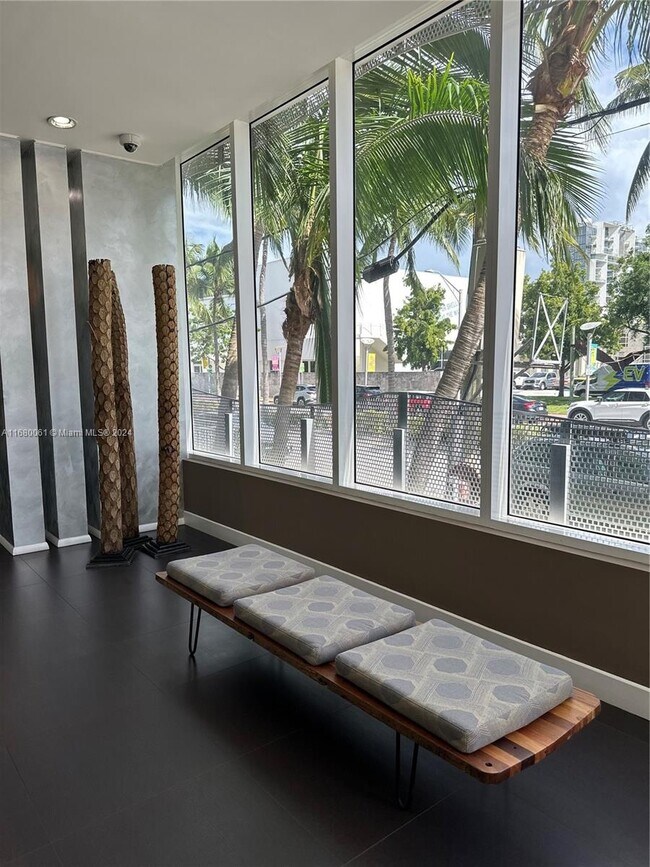 2100 Park Ave, Unit # 402 in Miami Beach, FL - Building Photo - Building Photo