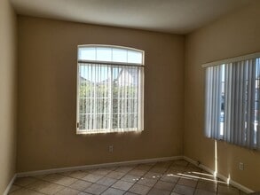 122 Greenmeadow Cir in Pittsburg, CA - Building Photo - Building Photo