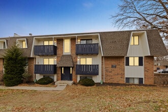 Royal Ridge Apartments in Kansas City, KS - Foto de edificio - Building Photo