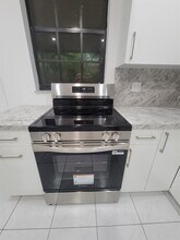 2365 SW 21st Ave in Miami, FL - Foto de edificio - Building Photo